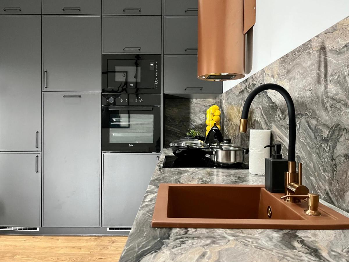 Apartamenty Maxa Czornyja เยเลเนียกูรา ภายนอก รูปภาพ