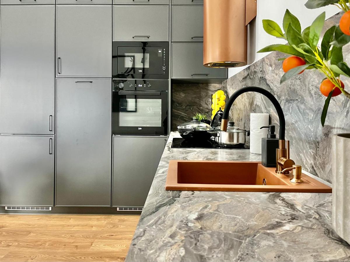 Apartamenty Maxa Czornyja เยเลเนียกูรา ภายนอก รูปภาพ