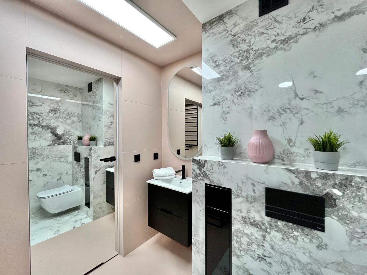 Apartamenty Maxa Czornyja เยเลเนียกูรา ภายนอก รูปภาพ