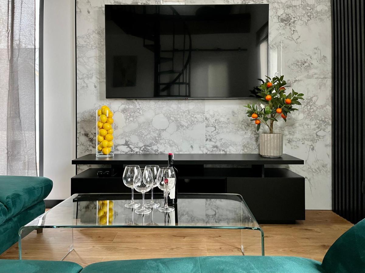 Apartamenty Maxa Czornyja เยเลเนียกูรา ภายนอก รูปภาพ