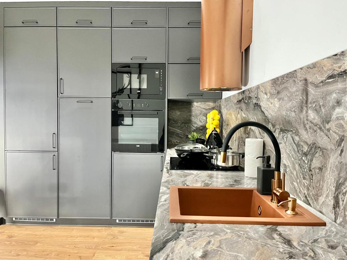 Apartamenty Maxa Czornyja เยเลเนียกูรา ภายนอก รูปภาพ