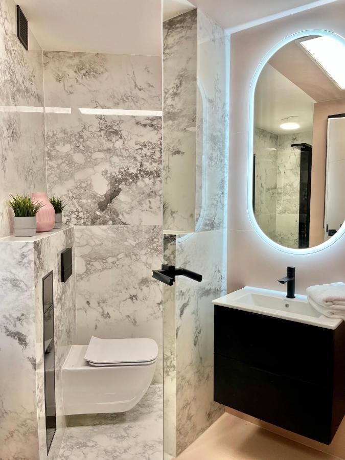 Apartamenty Maxa Czornyja เยเลเนียกูรา ภายนอก รูปภาพ